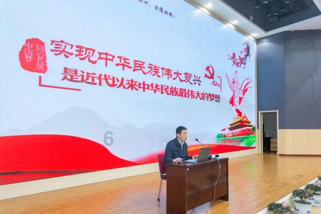 在宿舍不能走，只能借歌消愁，用文言文怎么说？